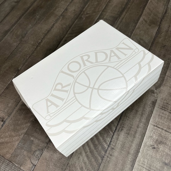 Nike Air Jordan 2 Retro Mid Chicago Sneakers Sz 11 - Picture 7 of 7